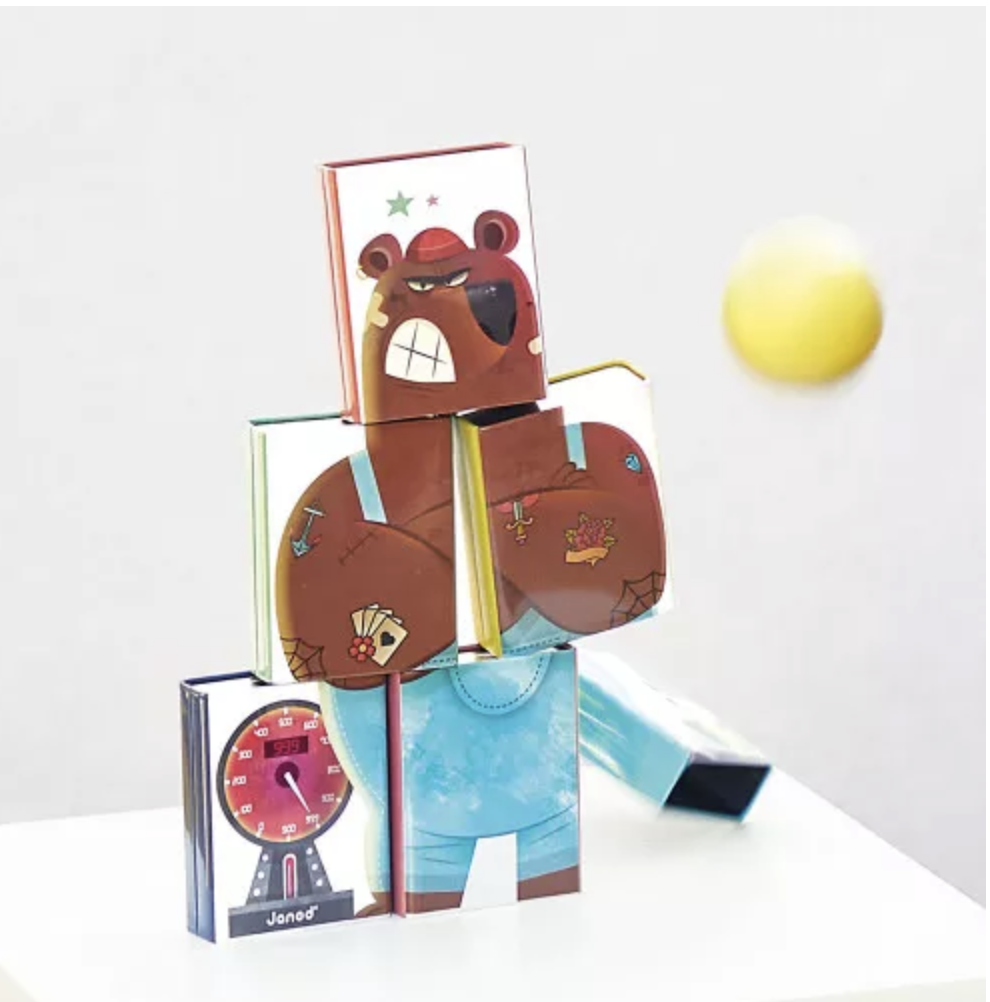 Qui est prêt à faire face à Mr. Ours? Venez tenter votre chance !! Il suffit de faire tomber toutes les boîtes en un minimum de lancers. Set composé de 6 boîtes en métal et 2 balles en mousse. Parfait pour les anniversaires ou les après-midis entre amis ! Ce jeu est idéal pour développer la coordination main-œil ainsi que la motricité fine. Jouet en métal. Jouet d’extérieur. Pour les enfants à partir de 3 ans.