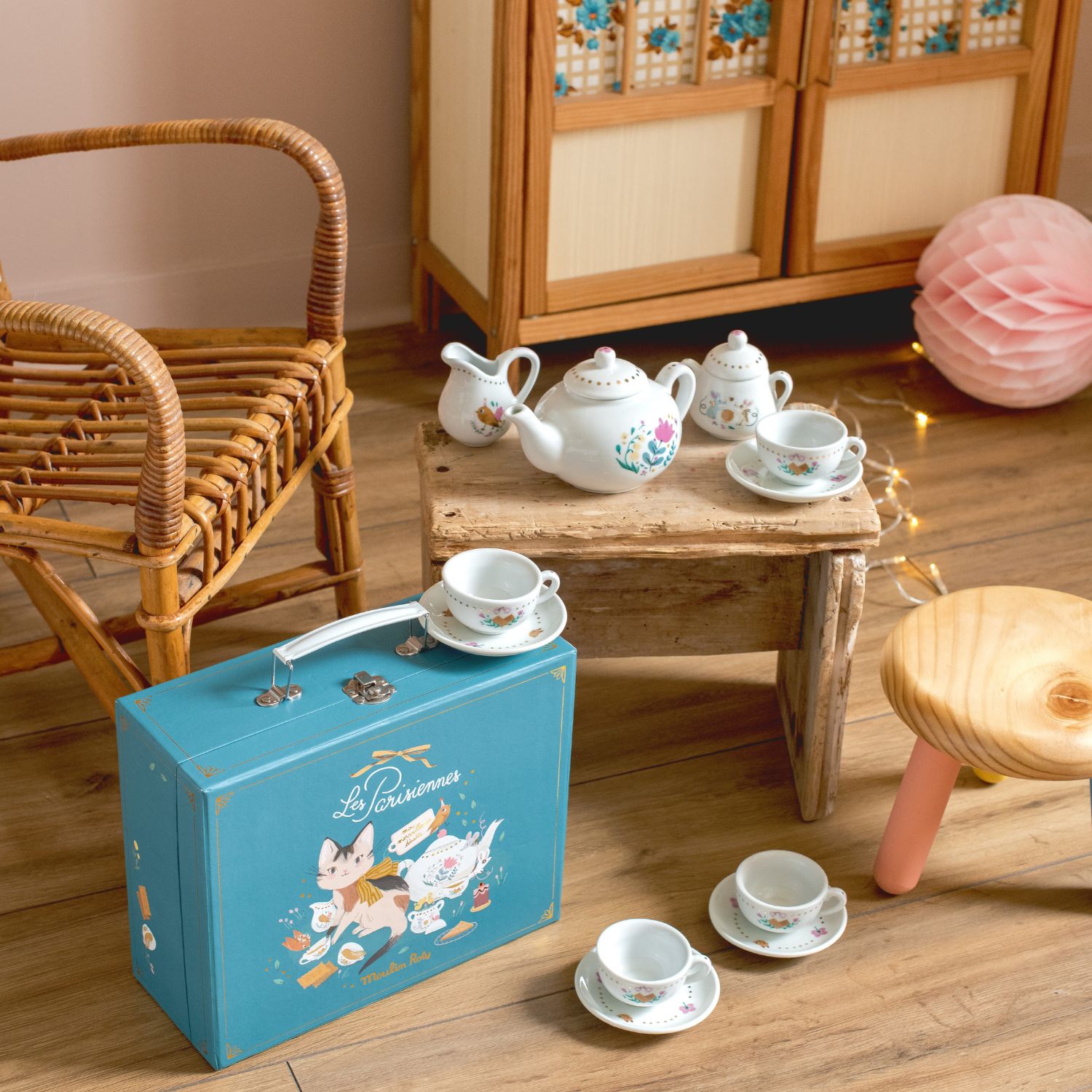 Valise dînette thé porcelaine Les parisiennes Moulin Roty