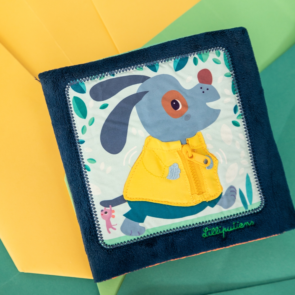 Livre tissu j'apprends a m'habiller Jules Lilliputiens