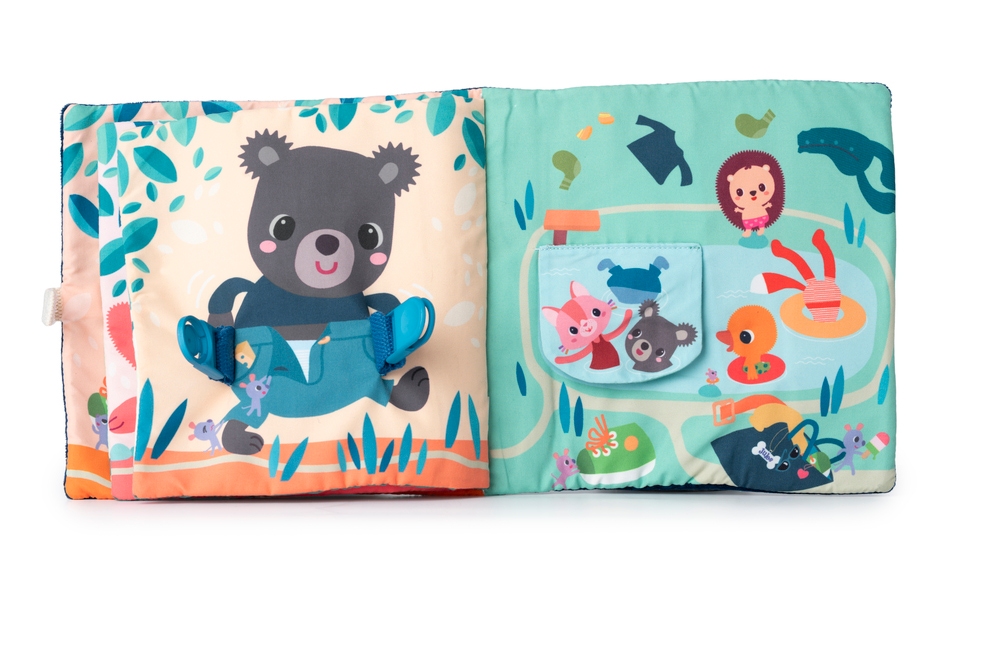 Livre tissu j'apprends a m'habiller Jules Lilliputiens