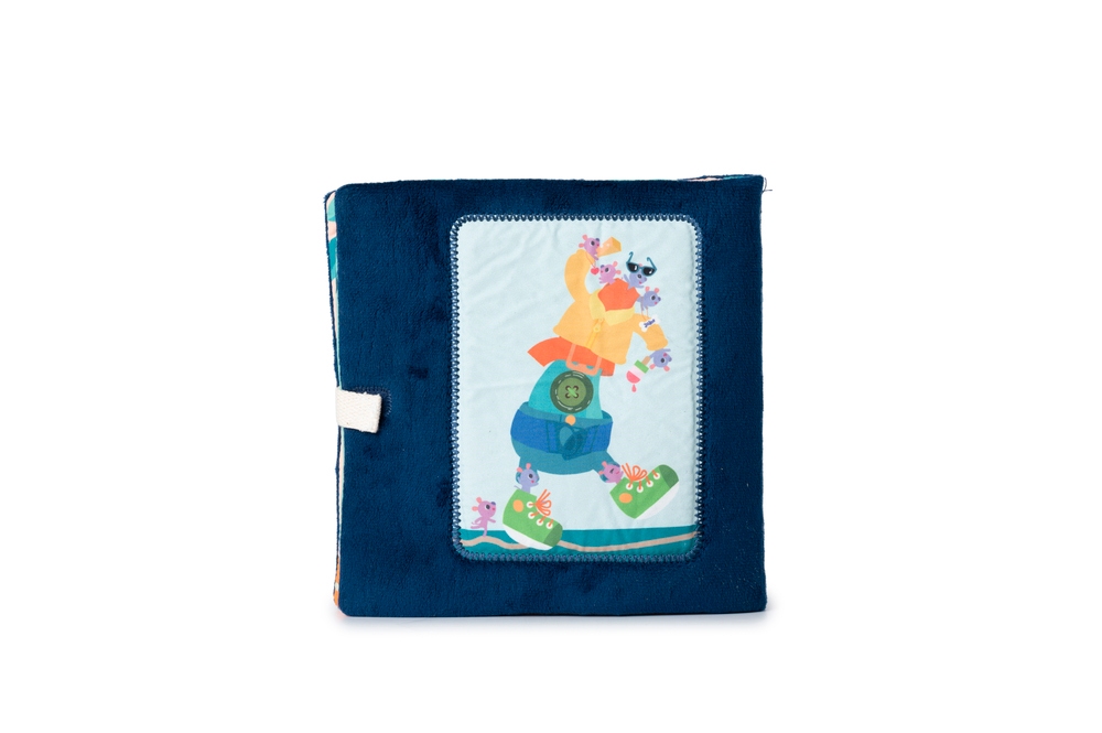 Livre tissu j'apprends a m'habiller Jules Lilliputiens