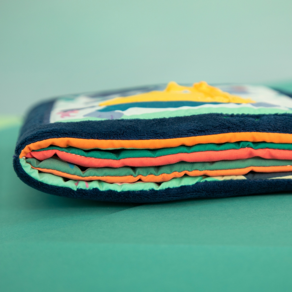 Livre tissu j'apprends a m'habiller Jules Lilliputiens