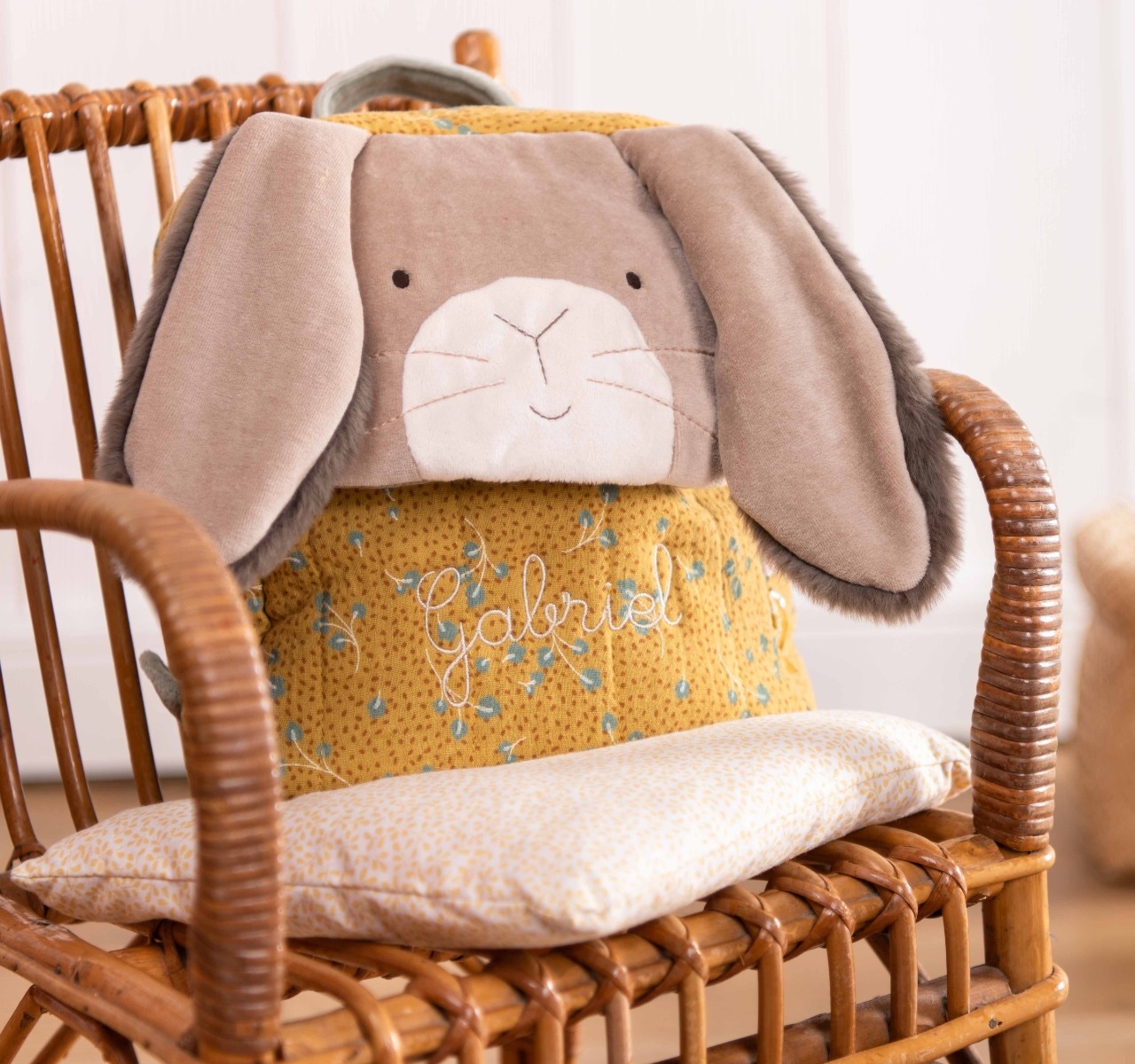 Sac a dos personnalise Lapin ocre Trois petits lapins Moulin Roty