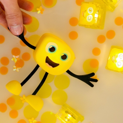 Coffret personnage Alex et cubes lumineux jaunes Glo Pals