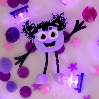 Coffret personnage Lila et cubes lumineux violets Glo Pals