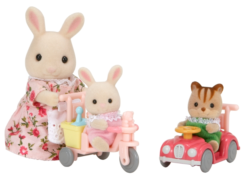 Le tricycle et la mini voiture des bebes Sylvanian Families