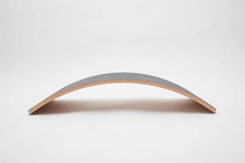 Planche d'equilibre avec feutrine gris clair Starter Wobbel